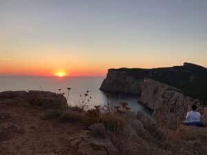 Meditazione al tramonto, in località “Capo Caccia” – Alghero – 8 luglio 2023